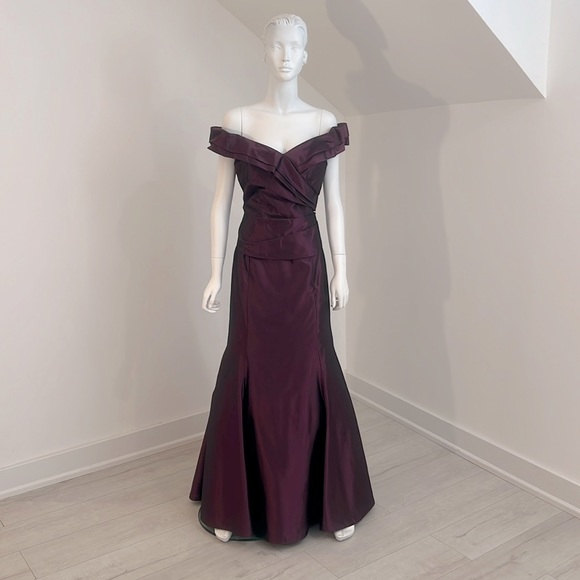 Sample Sale NWT Obsessions Couture burgundy portrait neck size 14 Prisitine - Picture 1 of 8